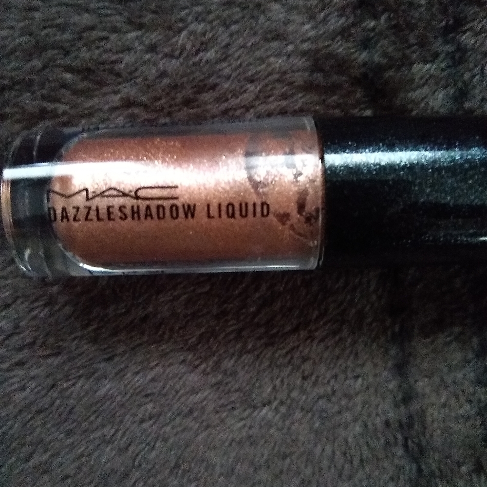 Mac cosmetics dazzleshadow liquid